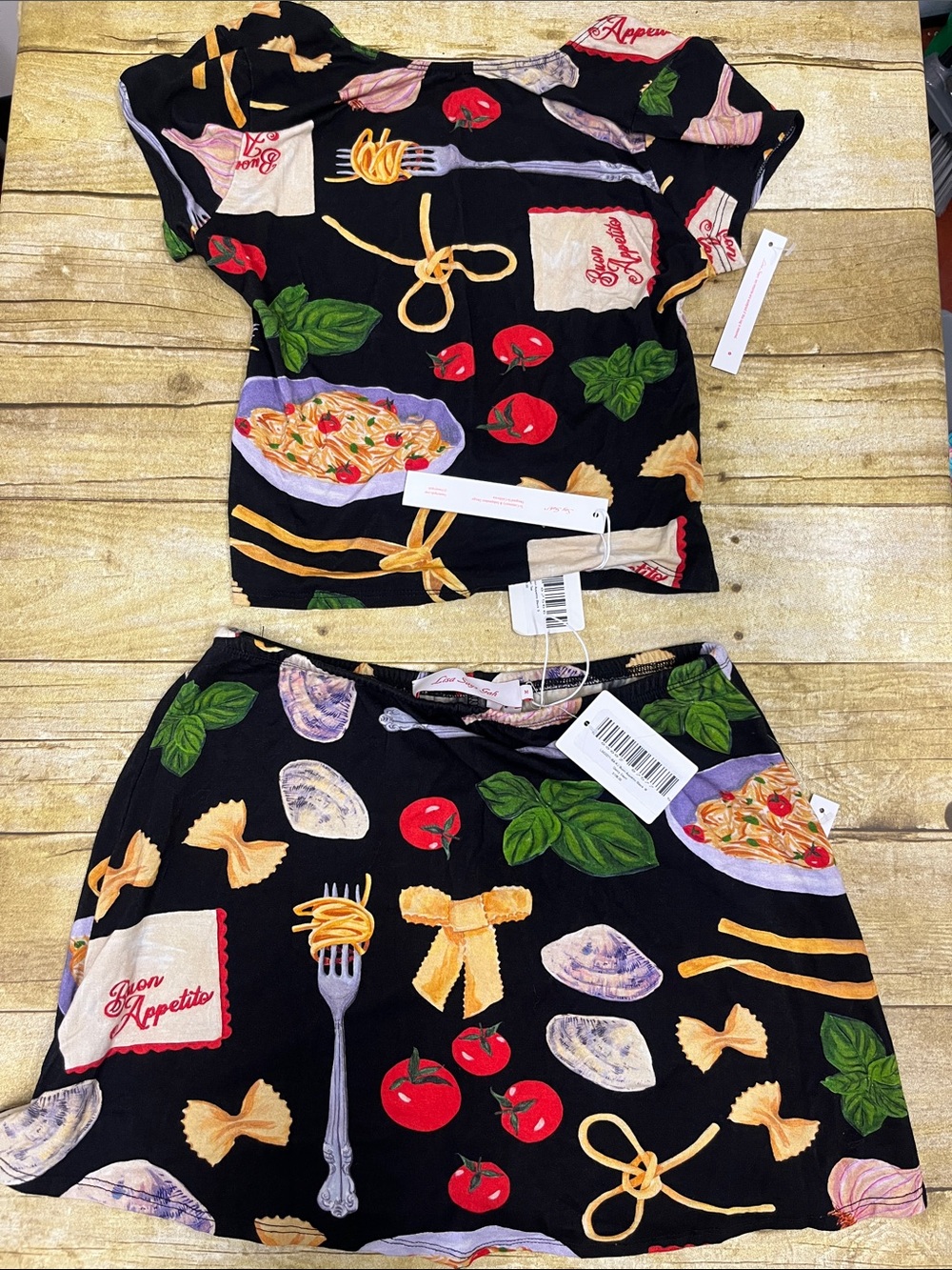 NWT Lisa Says Gah "Darcy" skort & "Rowan tee" in Buon Apetito. Size M/S - Picture 1 of 8